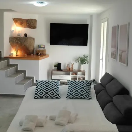 To Petrino Serifos Tatil Evi Livadakia