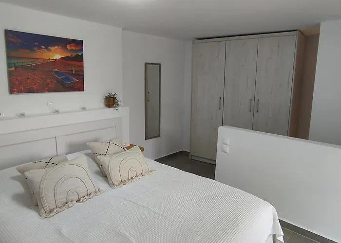 To Petrino Serifos *